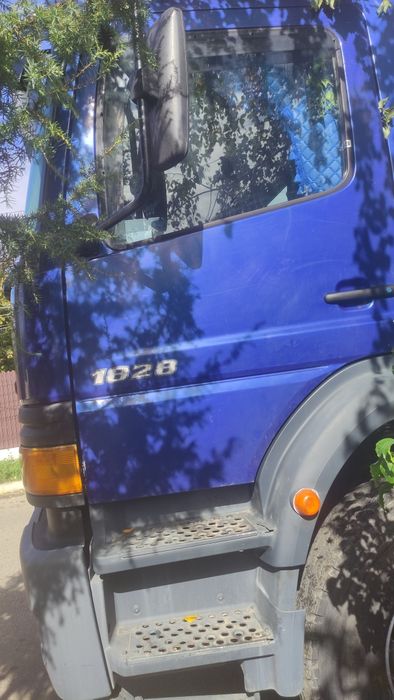 Vînd Mercedes Atego basculă cu macara 18tone