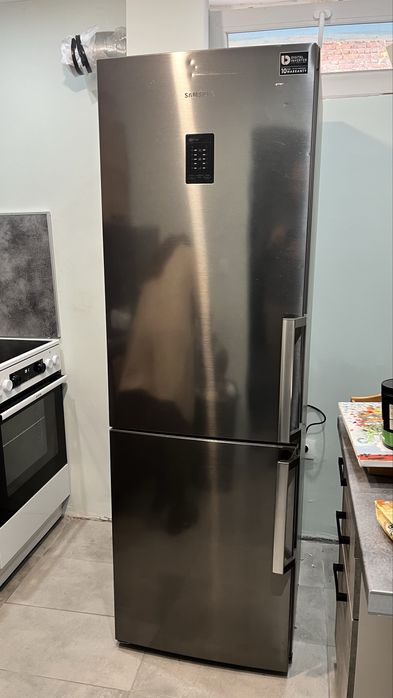 Хладилник Samsung с фризерно отделение