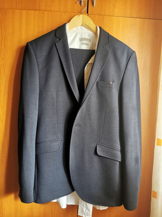 costum din 3 piese sacou, cămașă și pantaloni