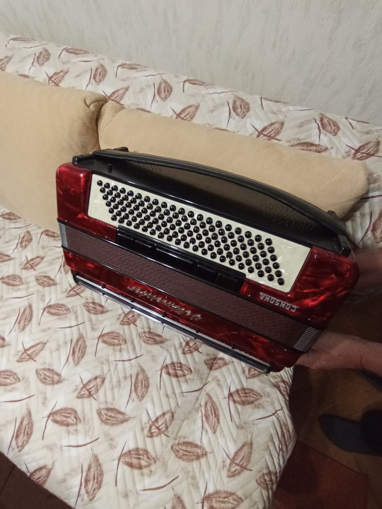Продавам акордеон Koncona 120 баса