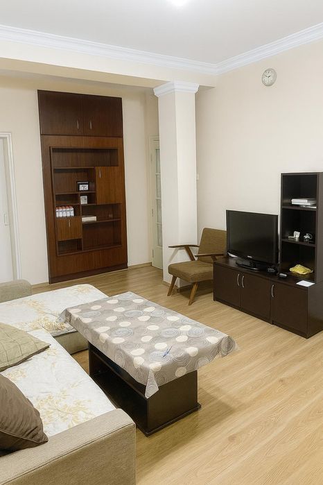 Дава се под наем Тристаен апартамент в Пловдив, Център - 88 кв.м за 367.2 € - Снимка #1