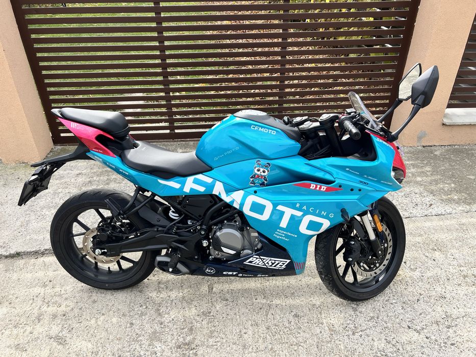 CFMOTO 300SR motocicleta