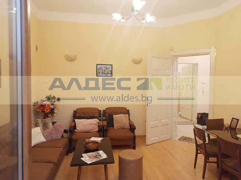 Дава се под наем Тристаен апартамент в София, Център - 125 кв.м за 750 € - Снимка #3