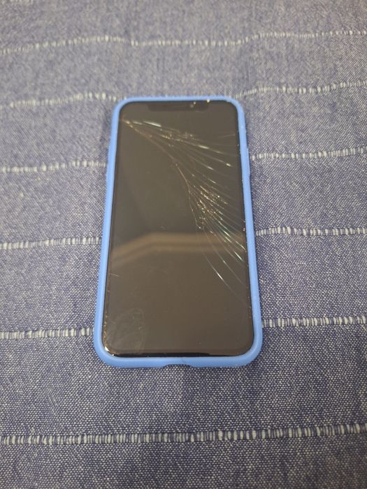 Продаю Айфон xs с коробкой