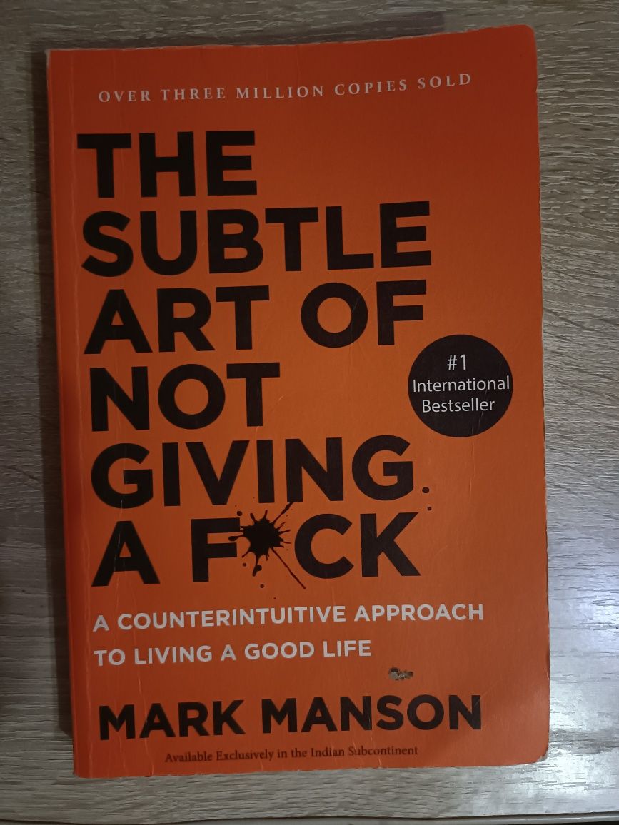 Английская книга "The subtle art of not giving a f. "