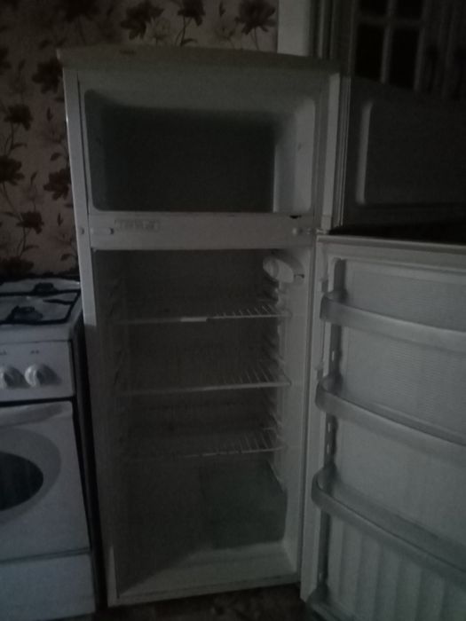 Продается б/у газ плита и  холодильник