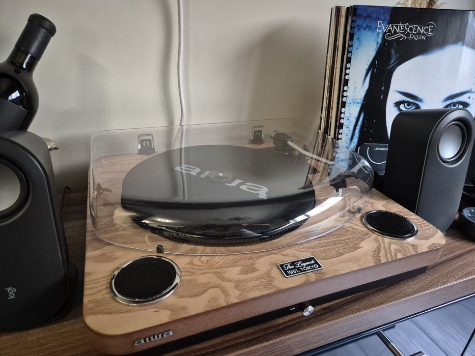 Грамофон AIWA GBTUR-120WD