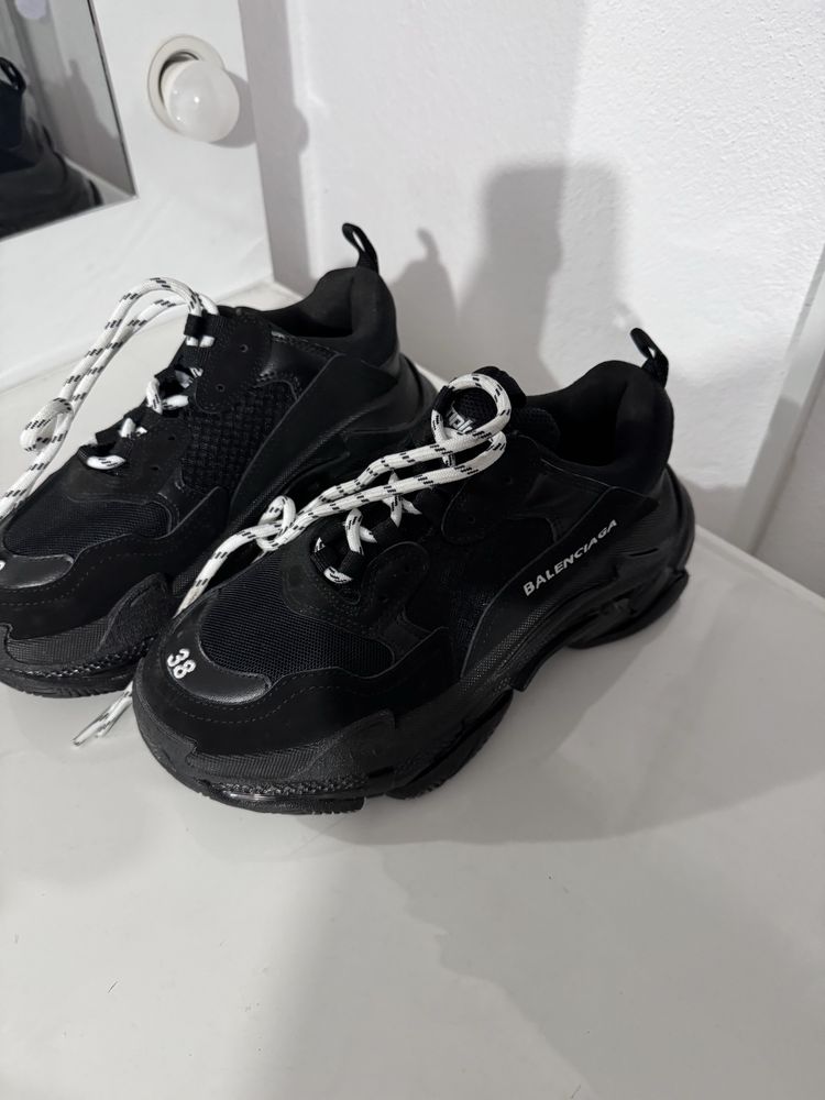 balenciaga triple s