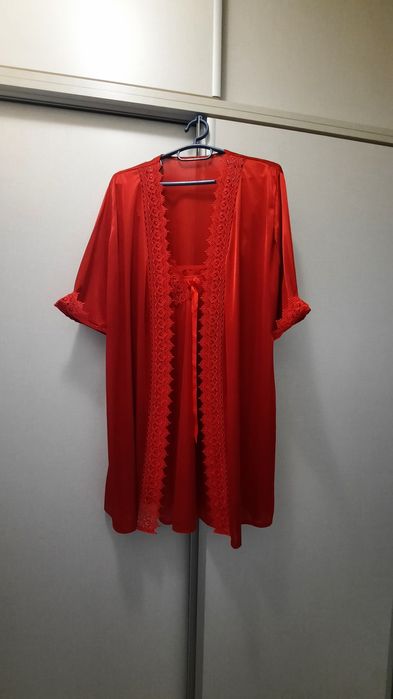 Дамски сатенена нощница с халат