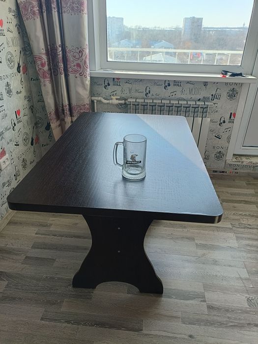 Продаётся кухонный стол