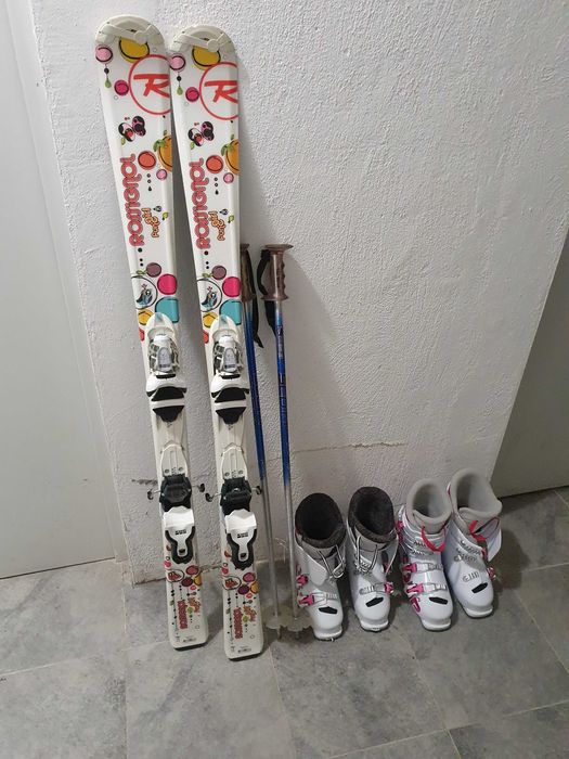 Детски ски, ски обувки и каска