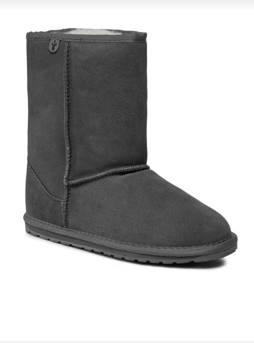 дамски ботуши с марката EMU