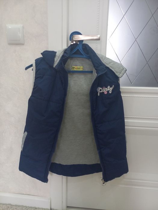 Женская осенняя, куртка,без рукава.