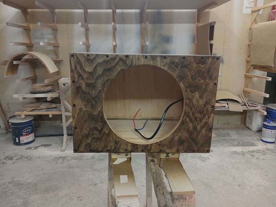 Продам короб для SQ сабвуфера 12дюймов