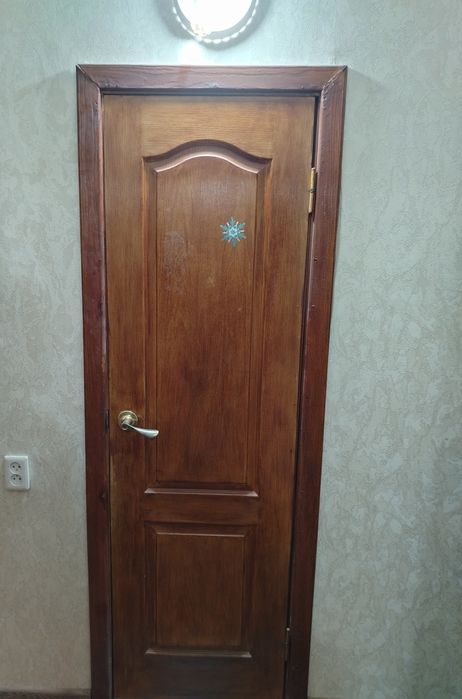 Продам дверь коричневый цвет