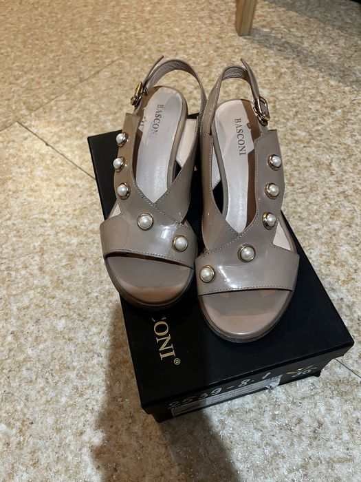 Продам босоножки 35размер