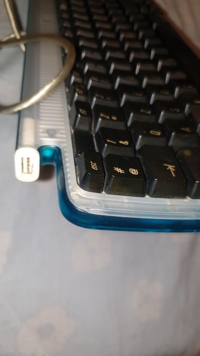 Tastatură  apple cu 2 usb la capete