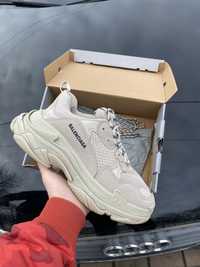 Balenciaga triple s crem