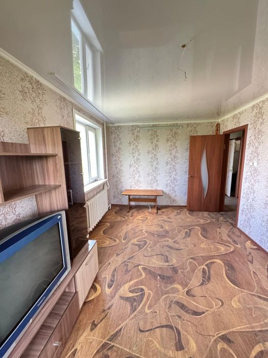 Продам трехкомнатную квартиру в центре города, стадион Карасай!