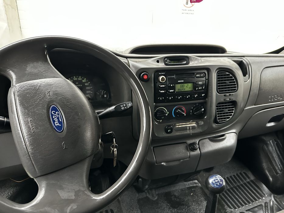 Ford Transit cabina dubla doka 6 locuri