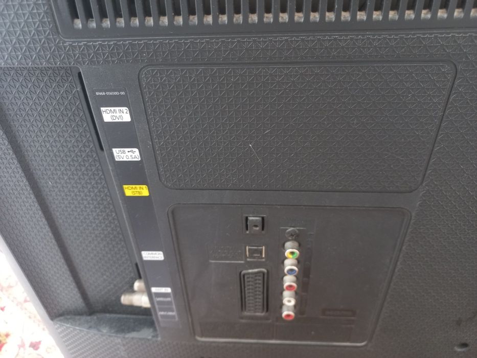 Samsung ekrani ketgan televizor sotiladi