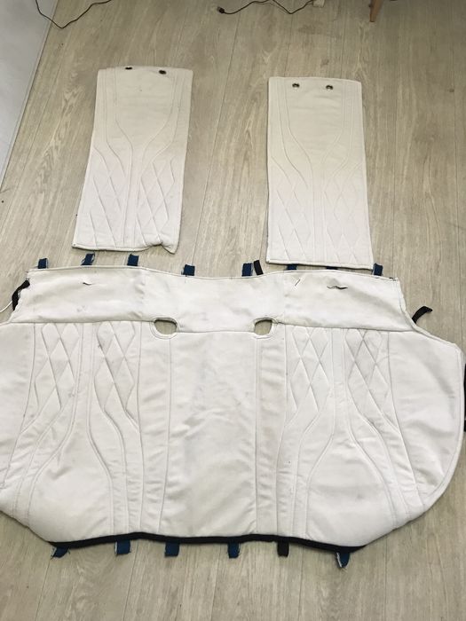 продаже чехлы на авто лежат без дела