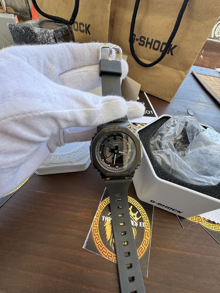 НОВ ОРИГИНАЛЕН Casio G-Shock GM-S2100B-8A G , унисекс 40мм
