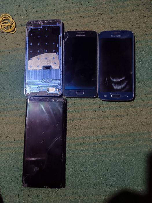 Vând telefoane de piese