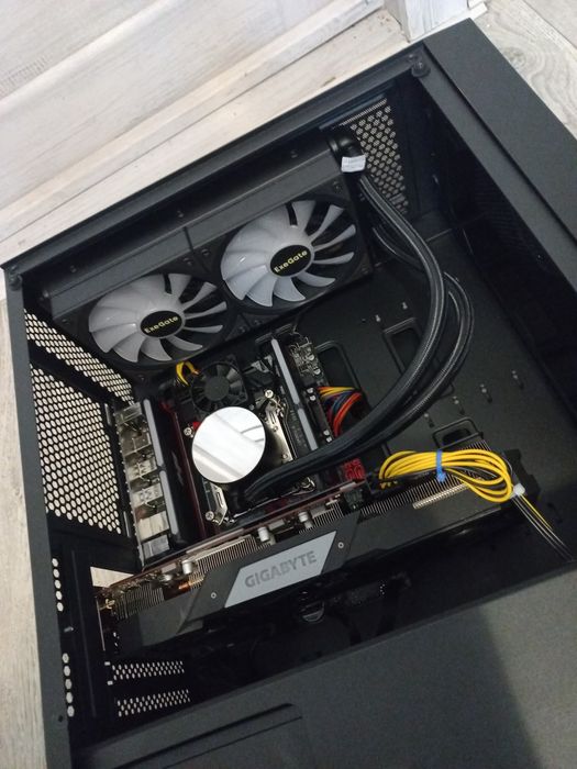 Продам мощный системный блок Intel Xeon E5-2690 V4/DDR4 32G/RX 5700 XT