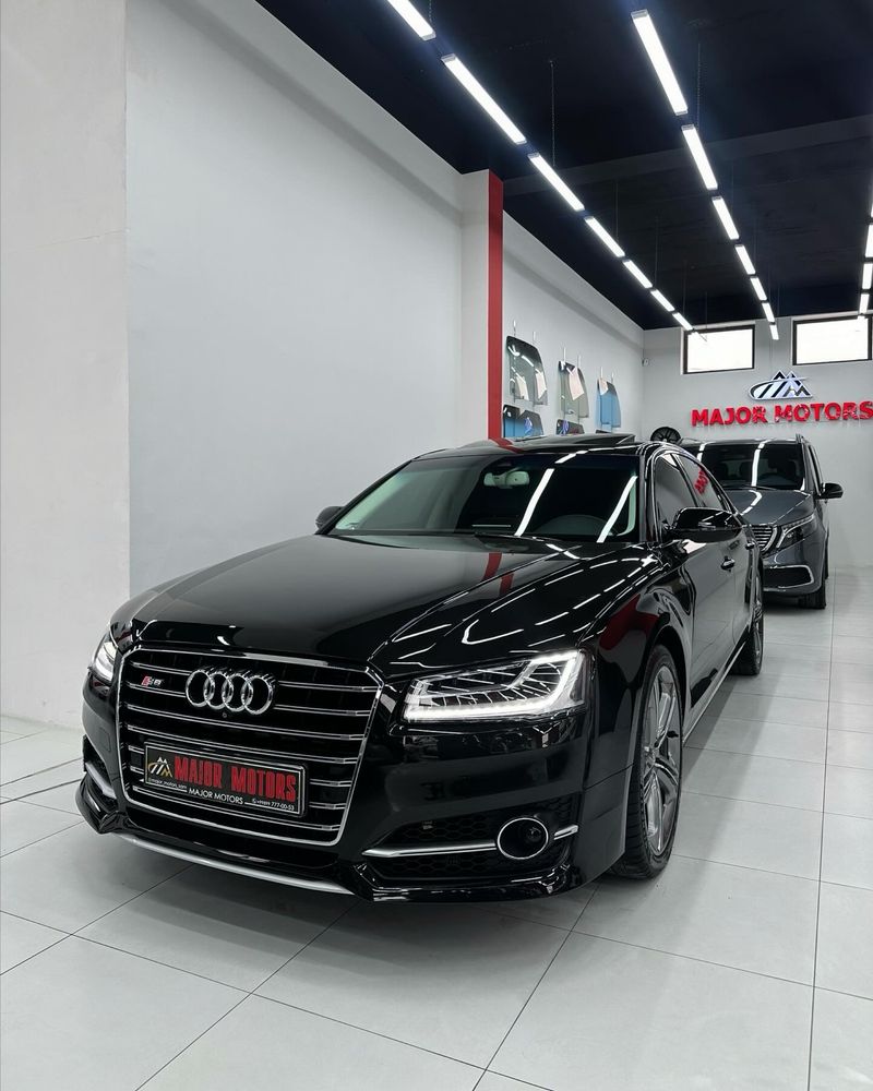 Audi S8 Long Full Option