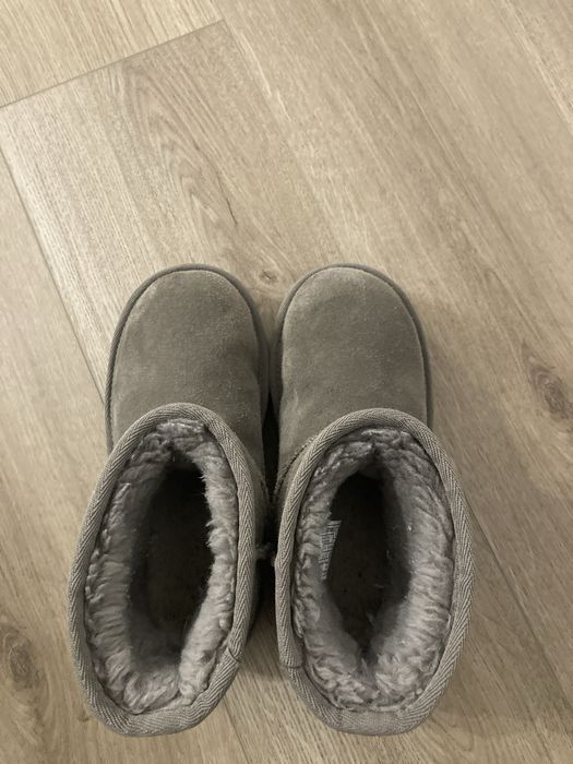 De vanzare Ugg  in stare buna