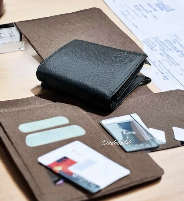 Черен портфейл с естествена кожа