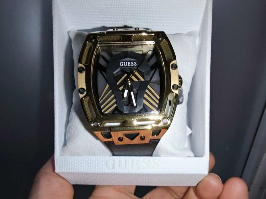 Vând ceas GUESS Legend