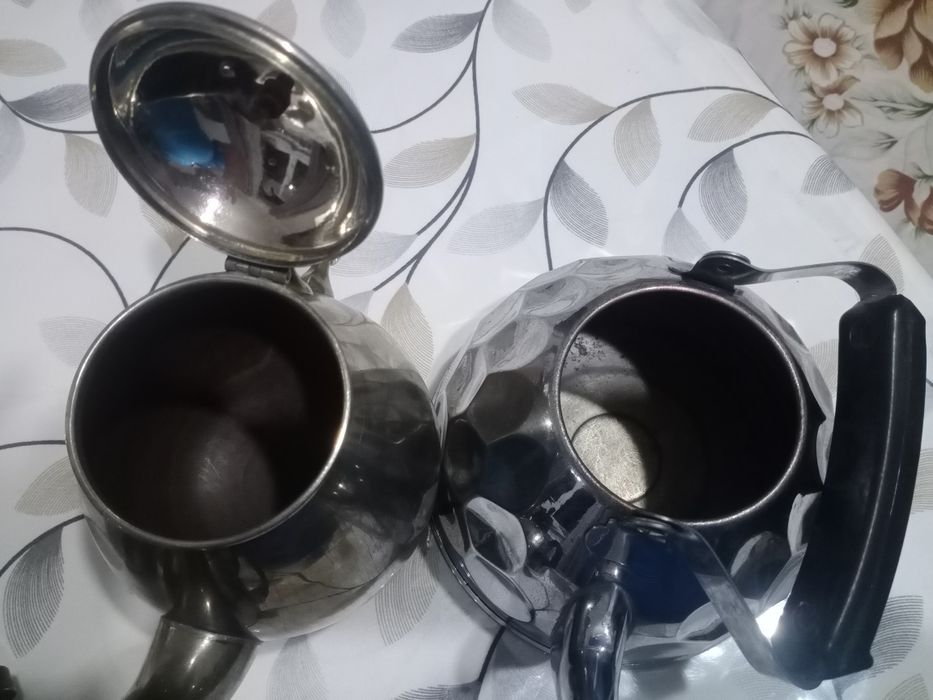 Чайники мельхиоровые и один нержавка