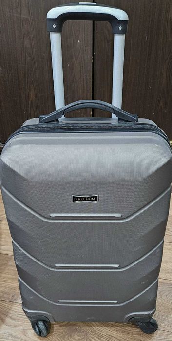 Чемодан средний 55*35*25
