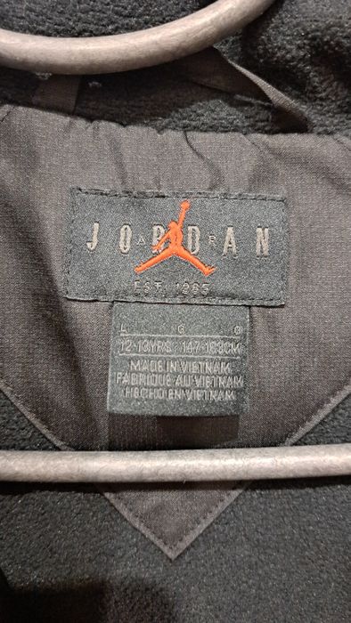 Много запазени маркови детски якета и елеци