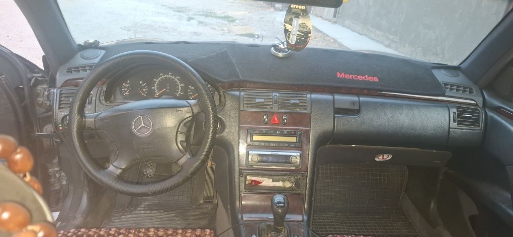 Mercedes Benz w210