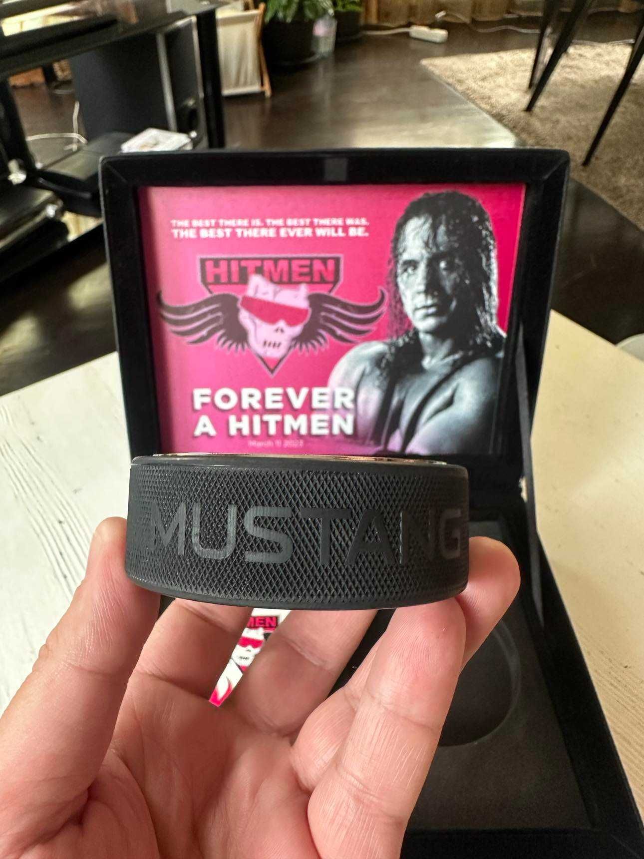 БРЕТ ХАРТ / Bret "Hitman" Hart - Calgary Hitmen Puck Set