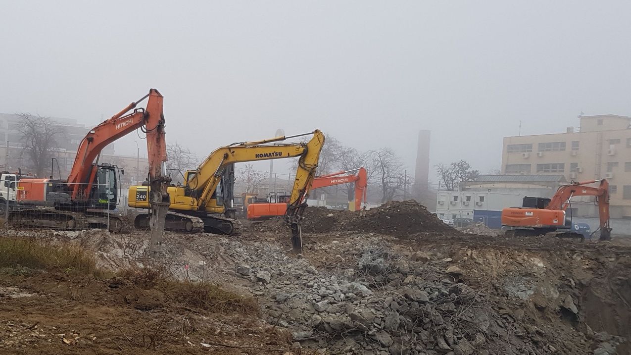 INCHIRIEZ Excavator senile CAT - Volvo - Hitachi - JCB