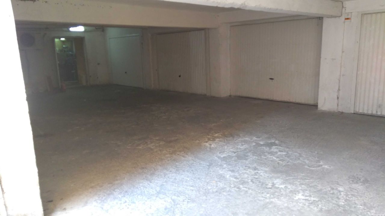 Дава се под наем Гараж / Паркомясто в Стара Загора, Център - 21 кв.м за 76.5 € - Снимка #1