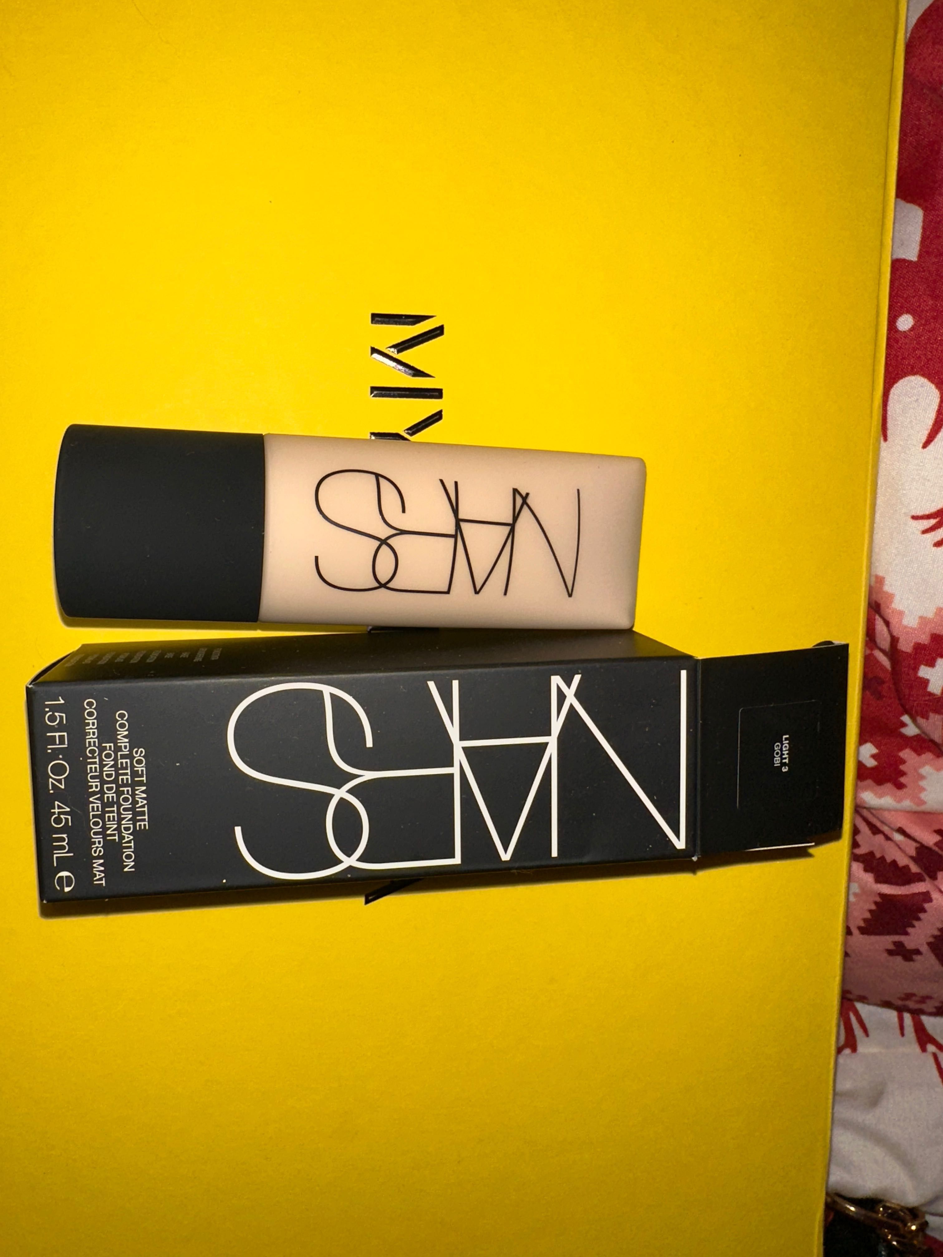 Козметика Huda beauty, Nars ,Charlotte Tilbury ,Estee lauder