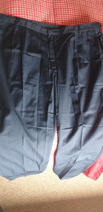 Pantaloni de lucru si salopete