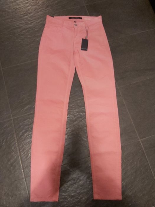 Продавам дрехи на едро