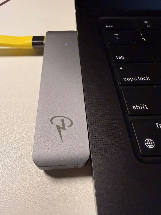 Hub USB-C / card reader pentru MacBook