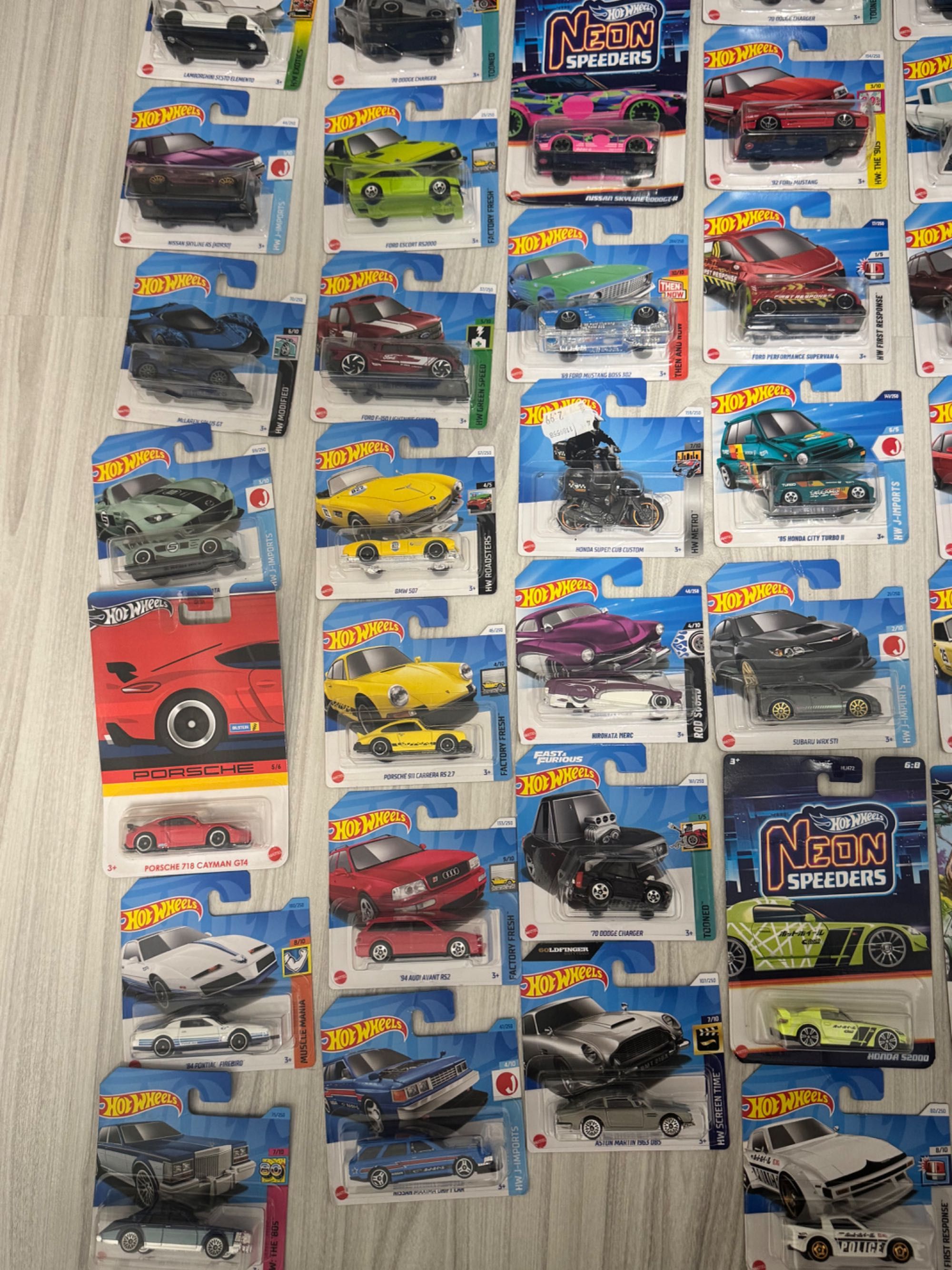 Колекция от hot wheels колички 1:64