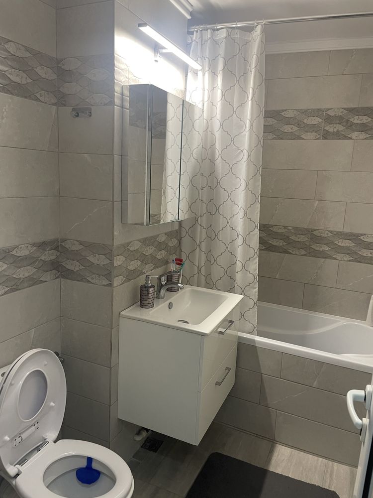 Apartament de vanzare,spatios.