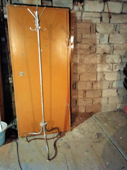 Напольные вешалки.