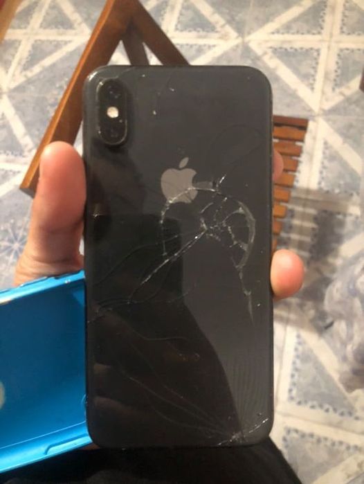 Vand iohone xs sanatatea bateriei 98 fisurat foarte putin pe fata