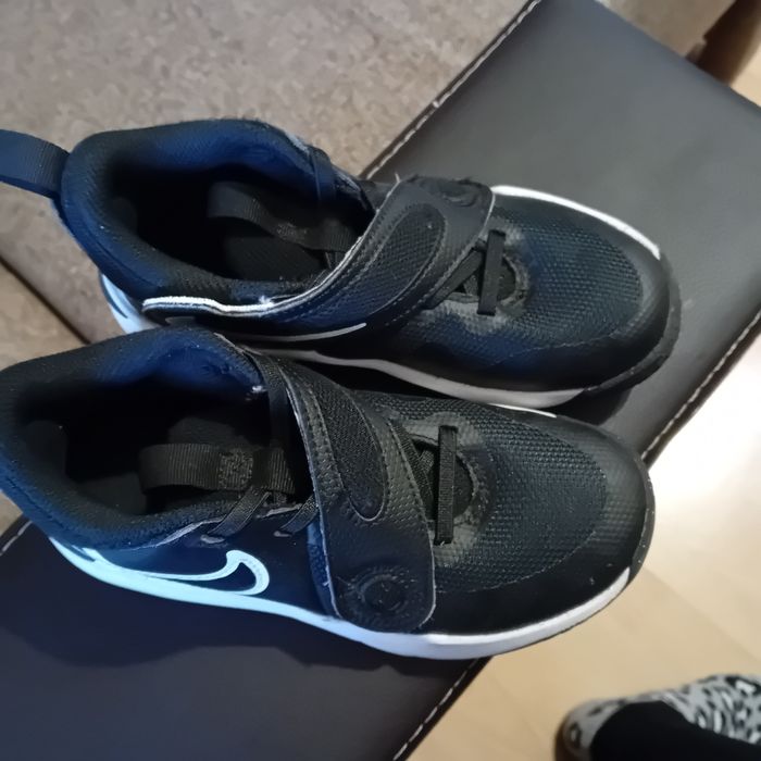 Vand Adidasi Nike 31 ca noi