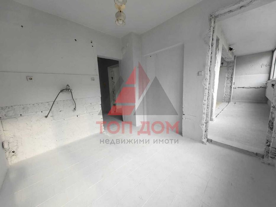 Продава се Тристаен апартамент в Варна, Червен площад - 100 кв.м за 2099 €/кв.м - Снимка #2